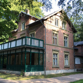 Ausstellung „Das Licht im Schatten“ in der Mutzenbecher Villa